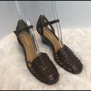 Naturalizer brown woven wedge sandals narrow